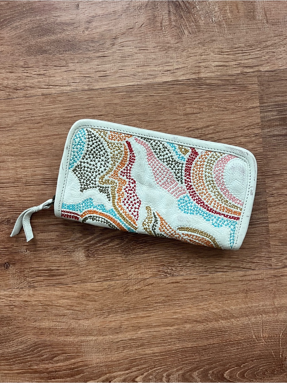 Free People White Leather Wallet with Multicolor Embroidery RT $88